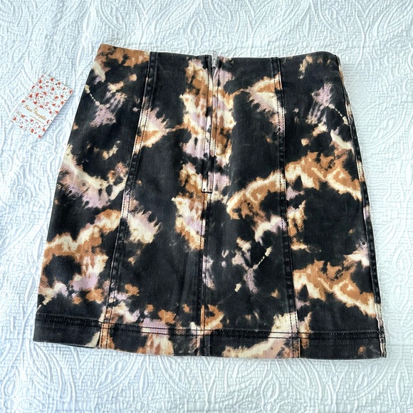 FREE PEOPLE NWT Tie Dye Zipper Back Mini Skirt Sz 4 - Picture 4 of 10